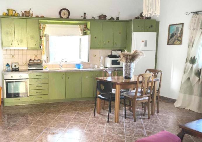 Elena'S Farm House Near Airport And Artemida Beach Exteriör bild